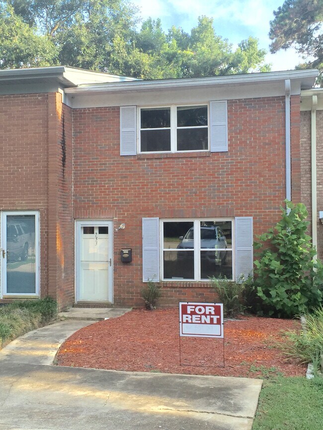 Foto del edificio - 733 E College Ave