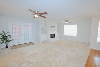 Building Photo - 3229 Continental Dr
