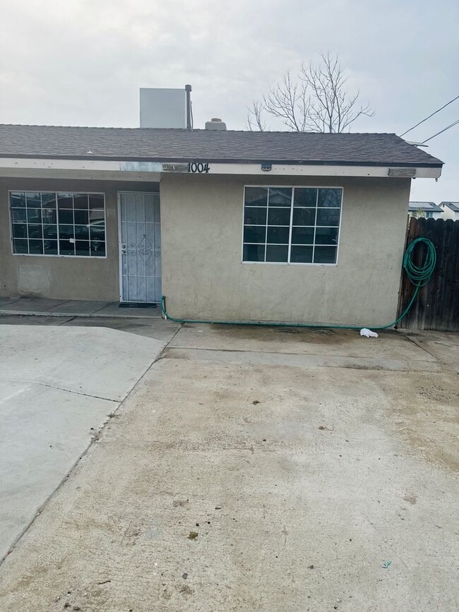 Building Photo - 1004 Mccurdy Dr