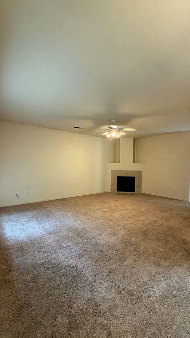 Photo - 689 Gateway Cir Apartment