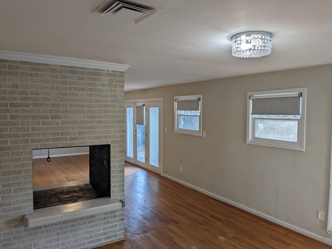 Building Photo - 315 Martha Lee Dr