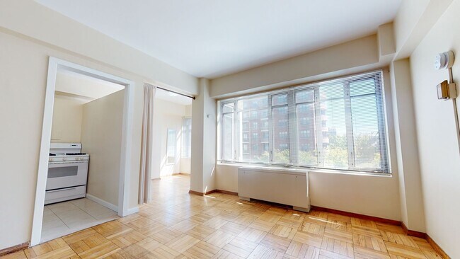 Foto del edificio - 1711 Massachusetts Ave NW