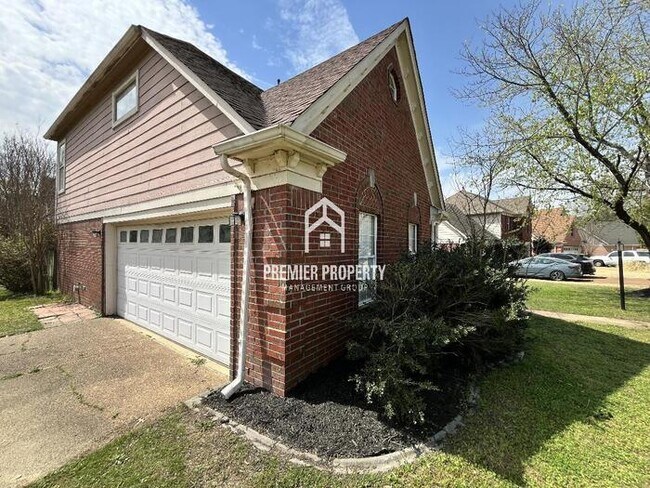 Building Photo - 10059 Woodland Elm Ct