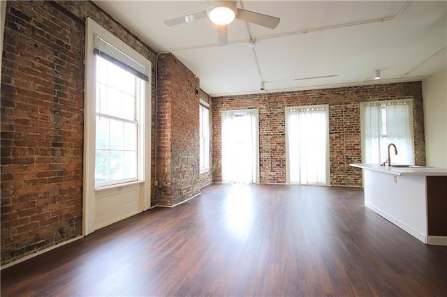 Building Photo - 541 St Joseph St