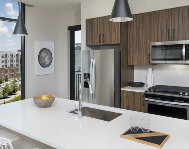 Foto del edificio - 3478 Lakeside Dr NE