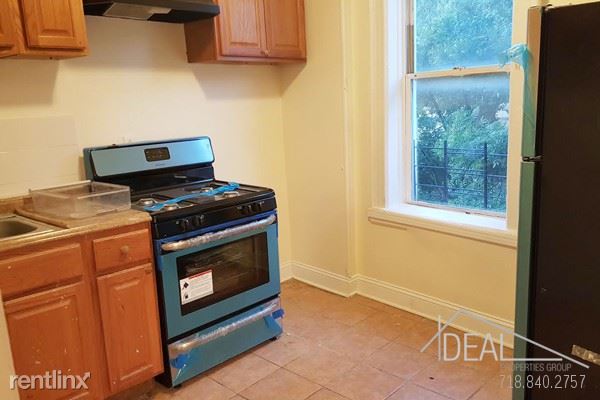 Fotografía del edificio - 70 E 10th St