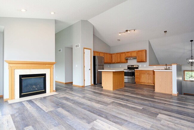 Foto del edificio - Beautiful 3 Bed/2 Bath Townhome in Apple V...