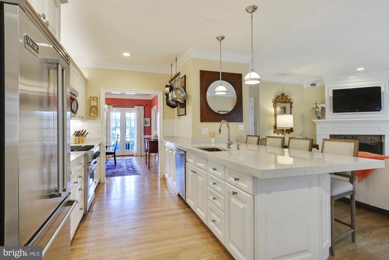 Primary Photo - 7131 Travelers Rest Cir