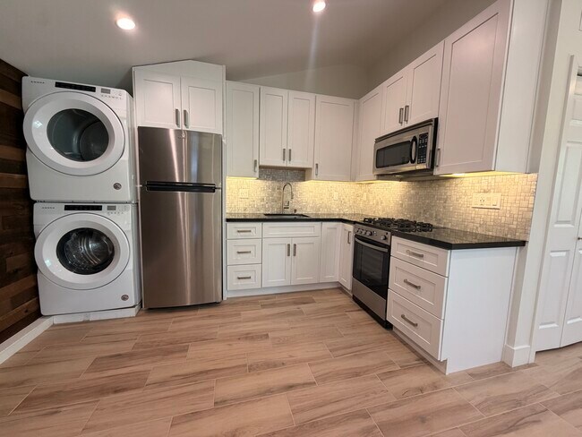 Building Photo - 7539 Royer Ave