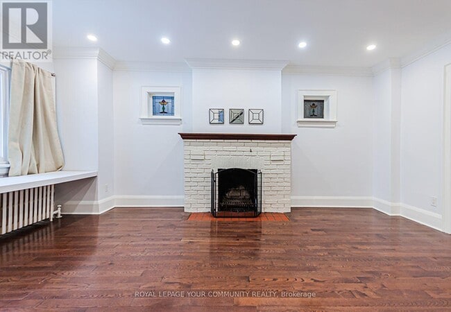 Building Photo - 526 Roselawn Ave