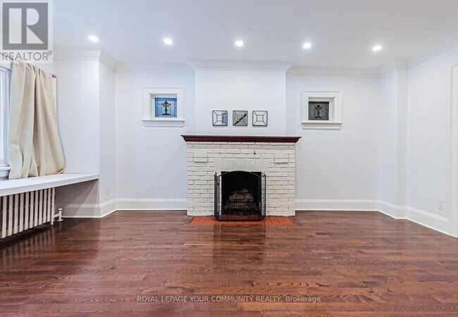 Photo du bâtiment - 526 Roselawn Ave