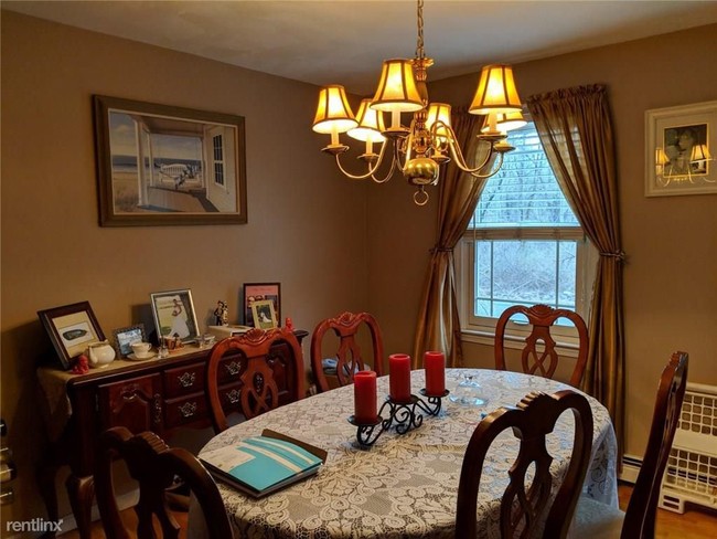 Foto del edificio - 3 br, 2 bath House - 15 Pound Rd