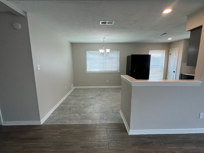 Foto del edificio - 8207 Lone Quail Dr