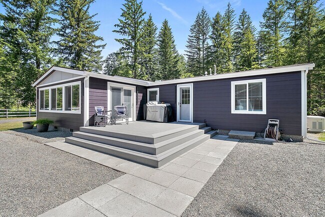 Foto del edificio - Fully Renovated Rambler on 1.28 Acres with...
