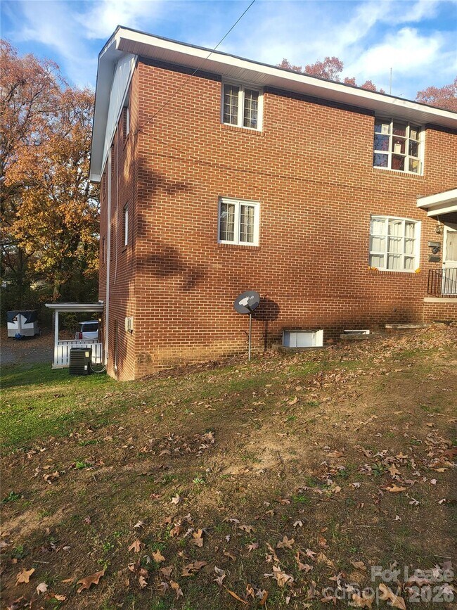 Foto del edificio - 451 Montgomery Ave