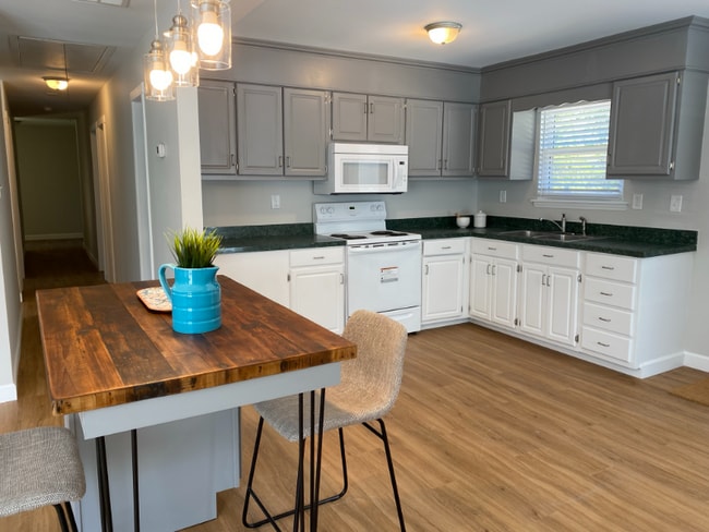 Building Photo - 220 Archdale Dr