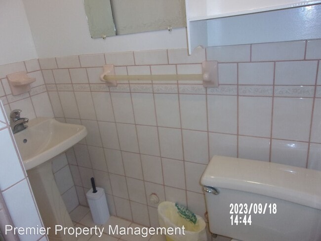 Building Photo - 3 br, 2 bath House - 412 North G St
