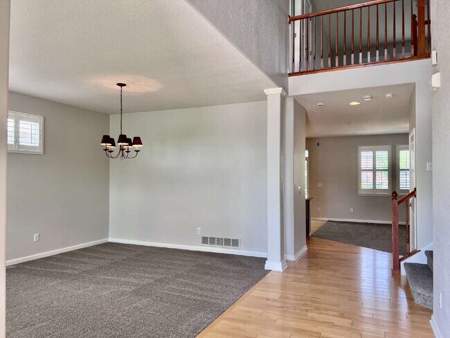 Foto del edificio - Tallyn's Reach Home Features 4 Beds/2.5 Baths, Large Loft and Private Study on Main Level! Mins t...