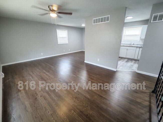 Building Photo - 7941 NE San Rafael Dr