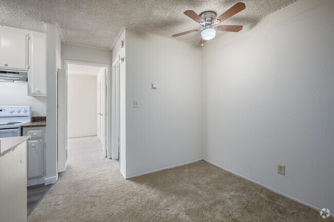 1BR, 1BA - 550SF - Dining Room - Rivergate Apartments