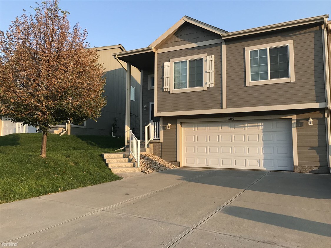 Foto principal - 16409 Camden Ave