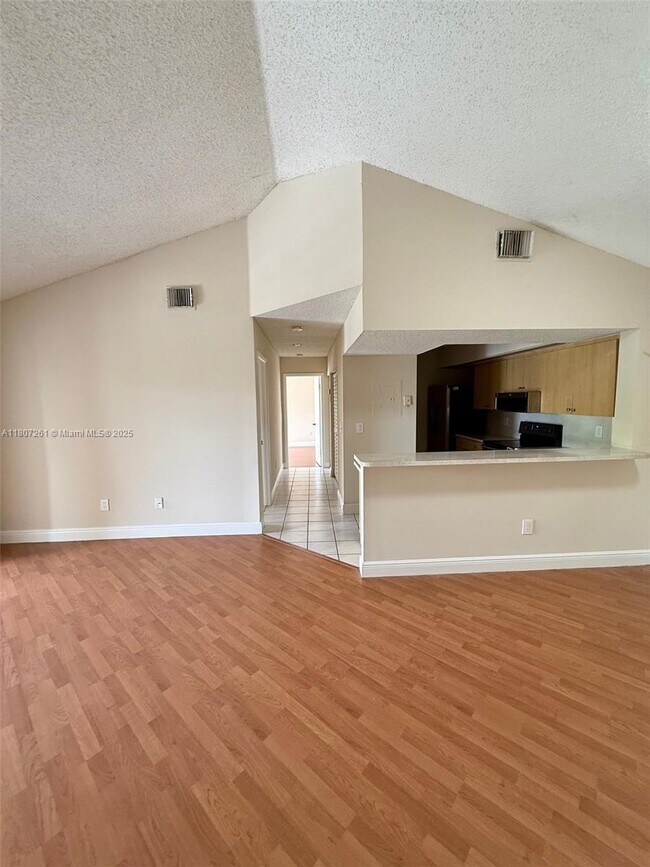 Foto del edificio - 18830 NW 57th Ave