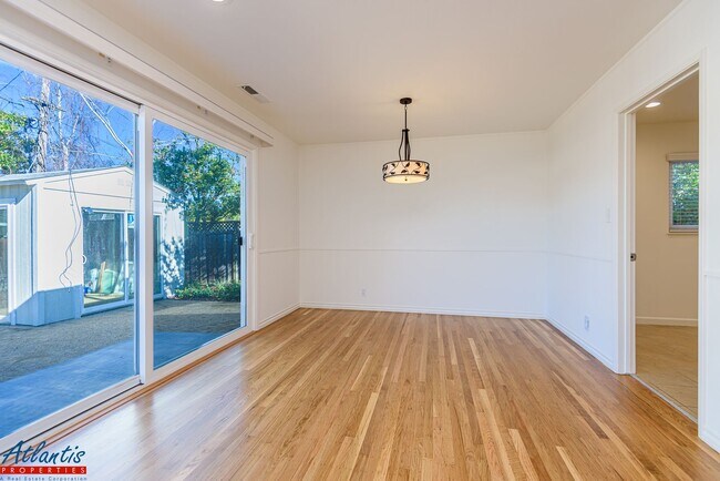 Foto del edificio - Gorgeous Home | Desirable Location