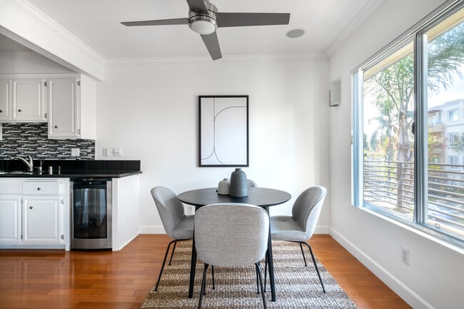 Building Photo - 11908 Dorothy St