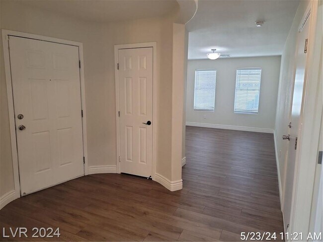 Building Photo - GORGEOUS 2 STORY HOME WITH MULTIPLE UPGRADES
