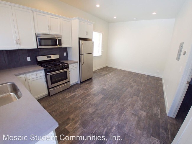 Building Photo - 1157 W 28th St