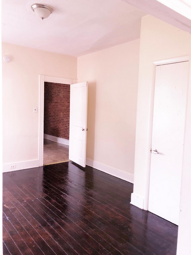 Foto del edificio - 654 St Joseph St