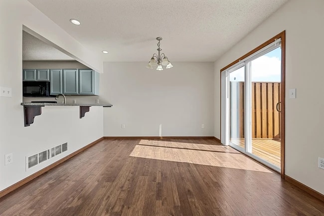 Foto del edificio - 1027 Acacia Dr NE