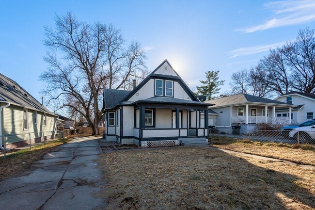 Building Photo - Spacious and Inviting 3 Bed 2 Bath House!