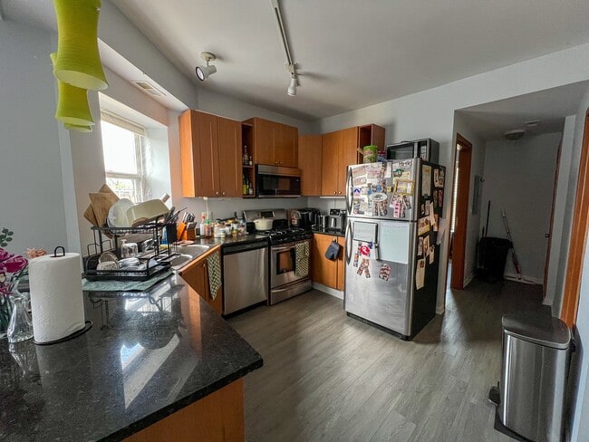 Foto del edificio - 6421 N Greenview Ave