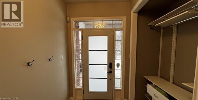 Building Photo - 501 Topper Woods Crescent