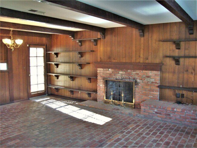 Building Photo - 3 br, 2 bath House - 1690 Juniper Ave