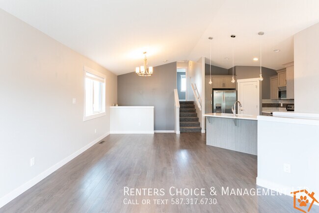 Photo du bâtiment - Newer, Conveniently Located and Pet Friend...