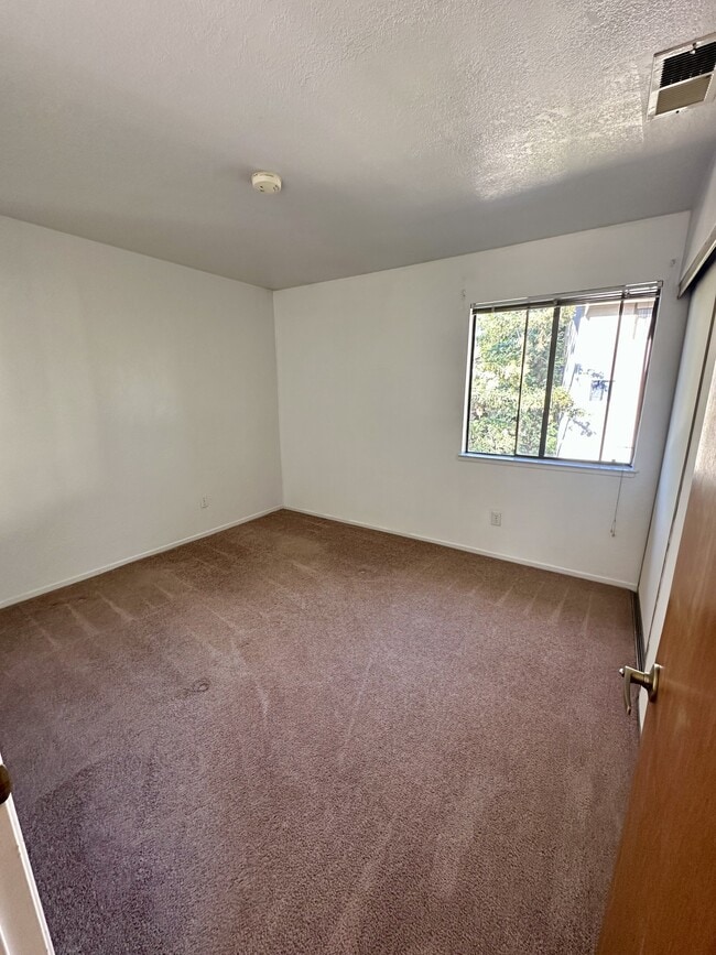 Building Photo - 2055 Sierra Rd