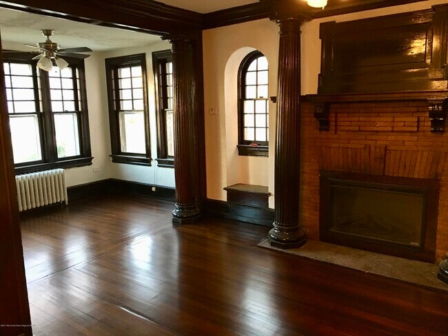Building Photo - 1107 Grand Ave