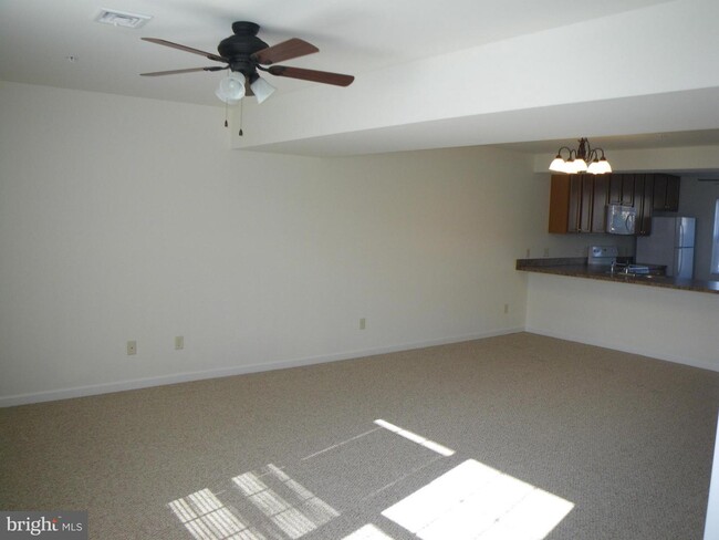 Building Photo - 404 Lantern Ln