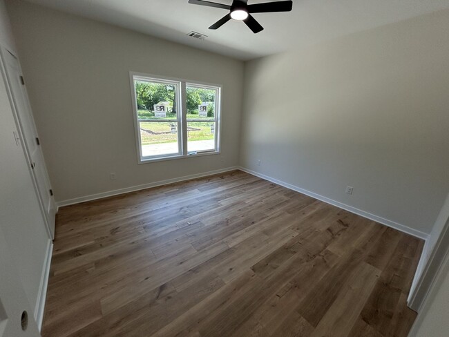 Foto del edificio - NEW CONSTRUCTION PRE-LEASING FOR AUGUST 2025!