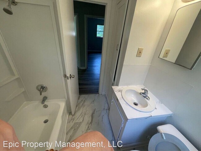 Building Photo - 3 br, 2 bath House - 922 King Richard Dr