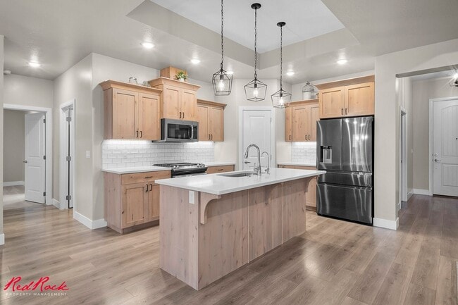 Building Photo - Modern 5 Bedroom Home in Cedar City!