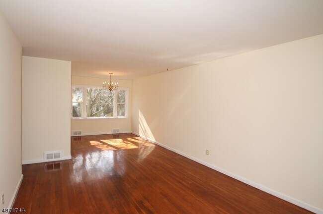 Building Photo - 32 Fellswood Dr