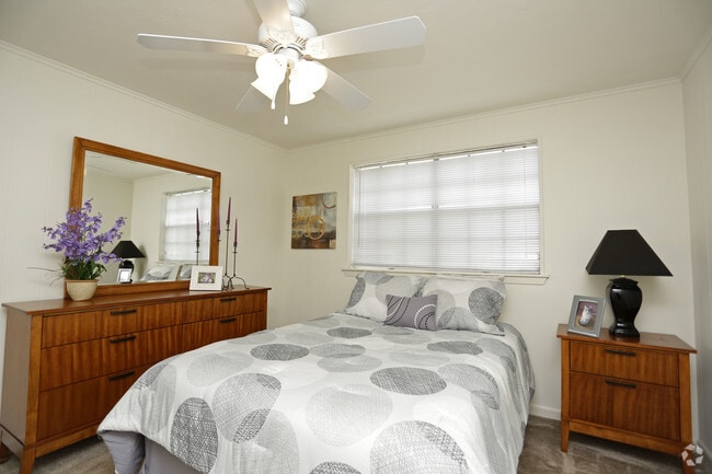 Interior Photo - Courtland Park