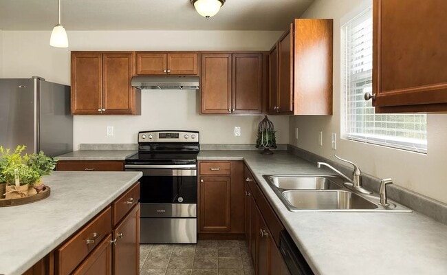 Building Photo - Beautiful Neighborhood with Newer Home for Lease