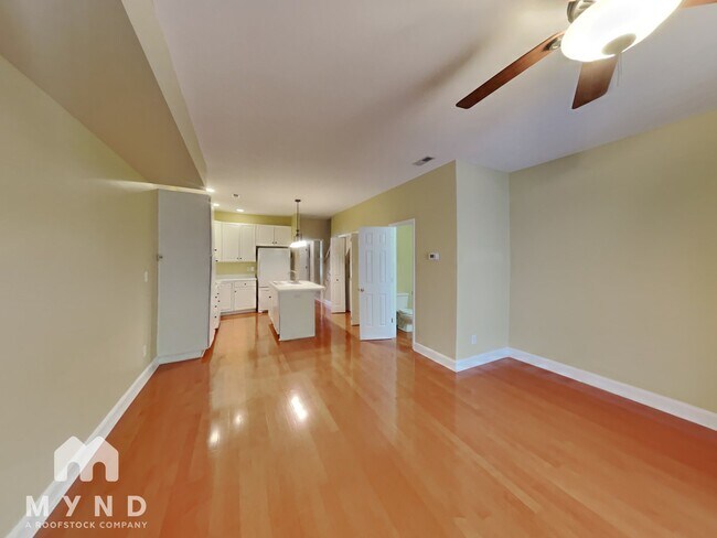 Foto del edificio - 104 Carved Oak Dr