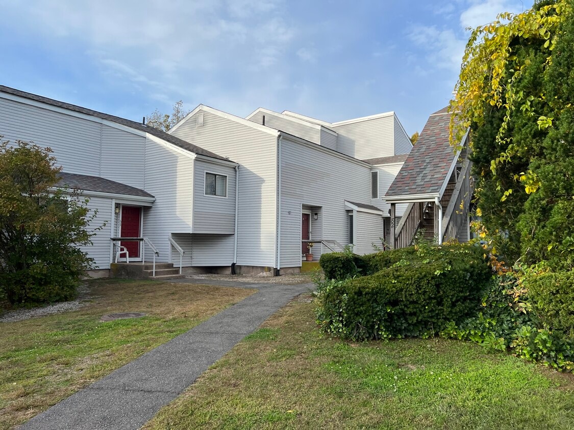 Primary Photo - 655 Talcottville Rd