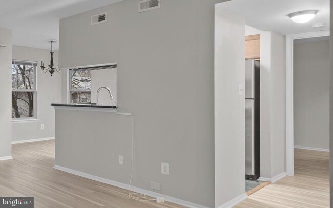 Building Photo - 1700 Ascot Way