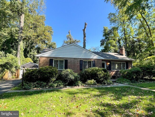 Foto del edificio - 2933 Rosemary Ln
